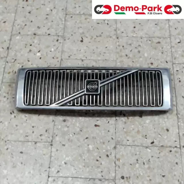 MASCHERINA ANTERIORE Volvo 460  0